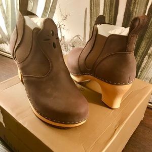Swedish Hasbeens Opera Booties- Nubuck